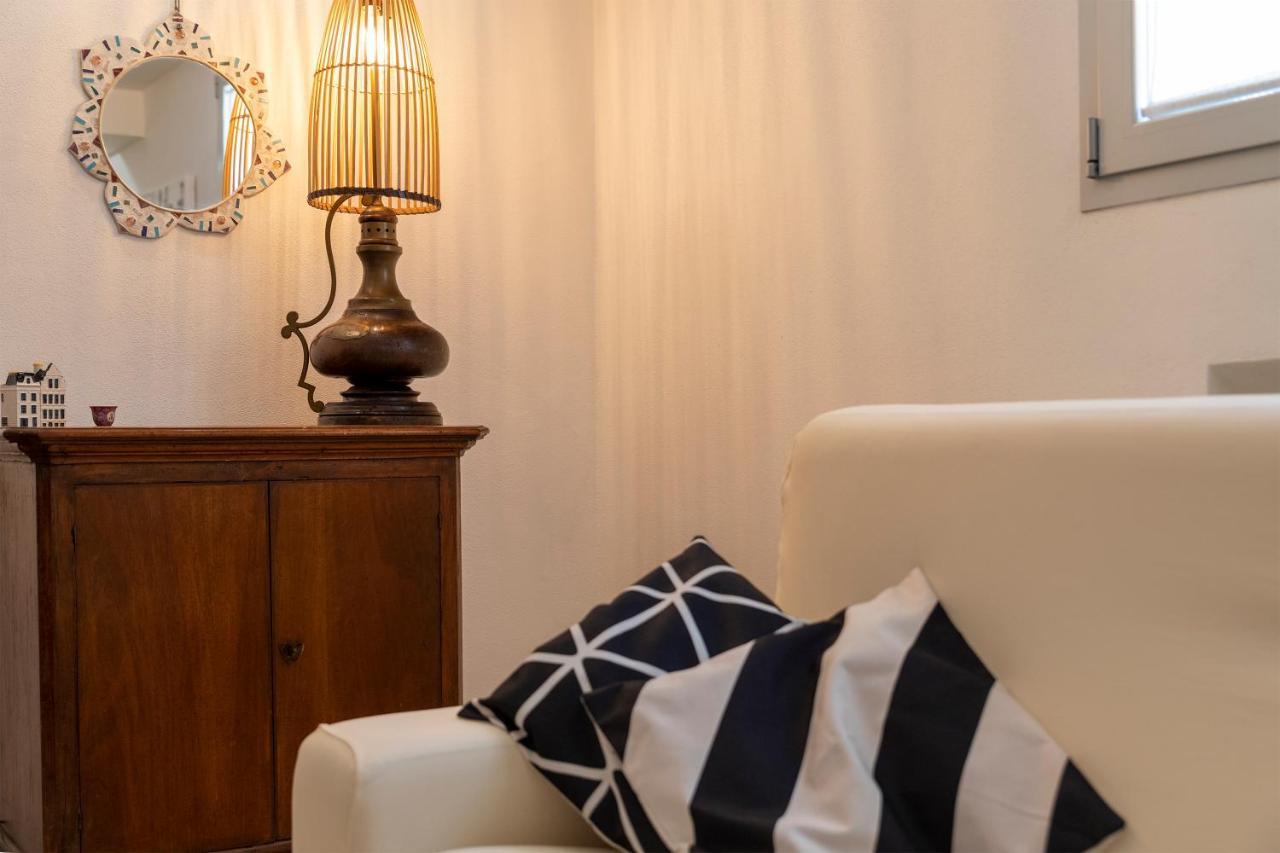 Charming Seafront Apartment With Garden And Patio Fertilia Ngoại thất bức ảnh