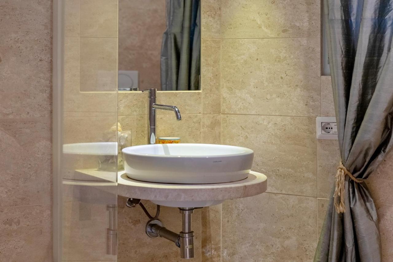 Charming Seafront Apartment With Garden And Patio Fertilia Ngoại thất bức ảnh
