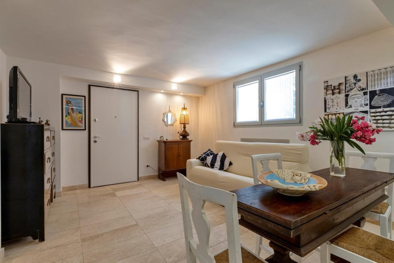 Charming Seafront Apartment With Garden And Patio Fertilia Ngoại thất bức ảnh