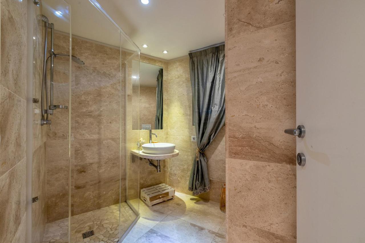 Charming Seafront Apartment With Garden And Patio Fertilia Ngoại thất bức ảnh