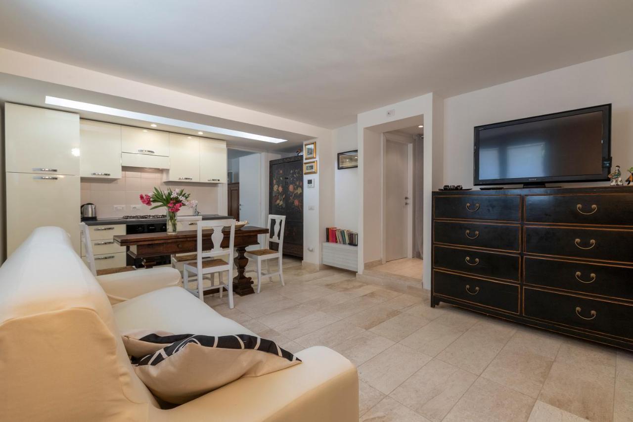 Charming Seafront Apartment With Garden And Patio Fertilia Ngoại thất bức ảnh