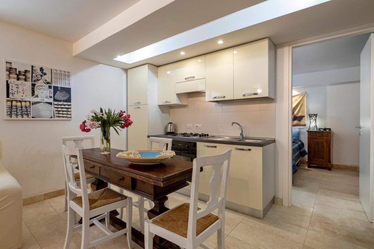 Charming Seafront Apartment With Garden And Patio Fertilia Ngoại thất bức ảnh